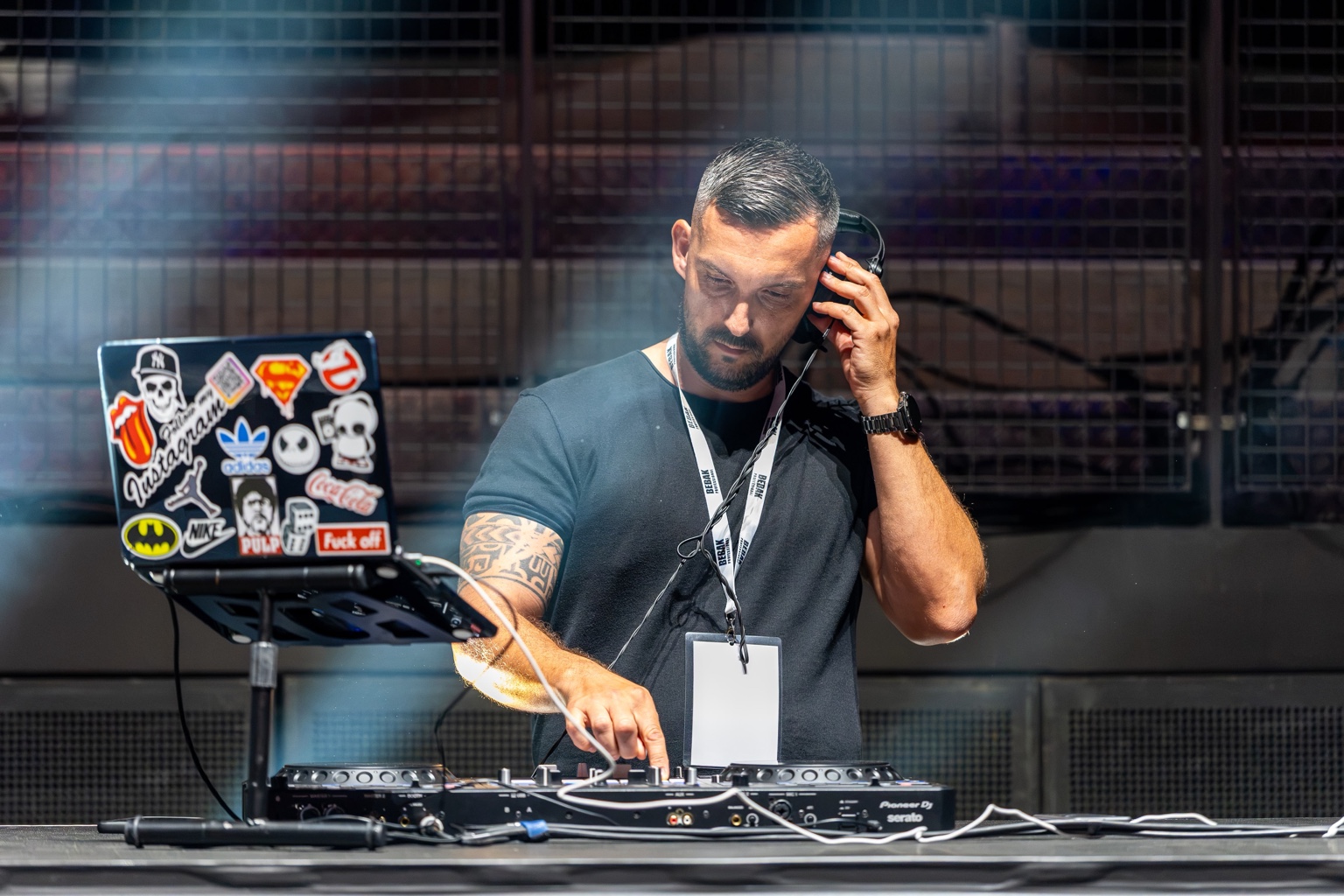 DJDEN1S beim Auflegen – Originalfoto
